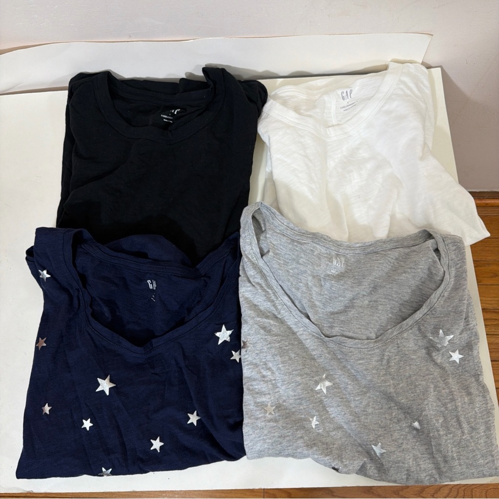 Bundle of 4 gap shirts size L